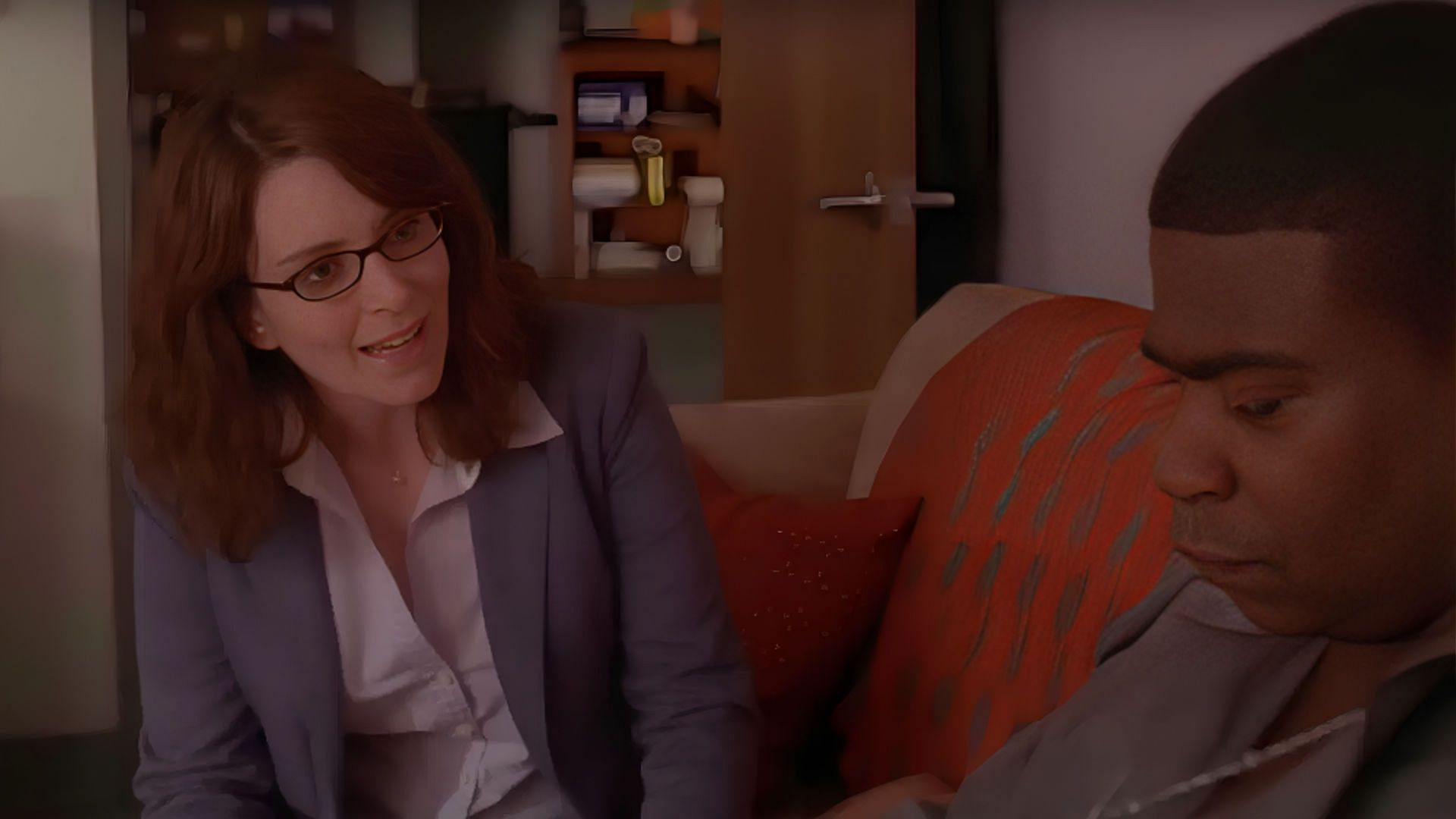 Tracy and Liz interact (Image via YouTube/30 Rock Official)